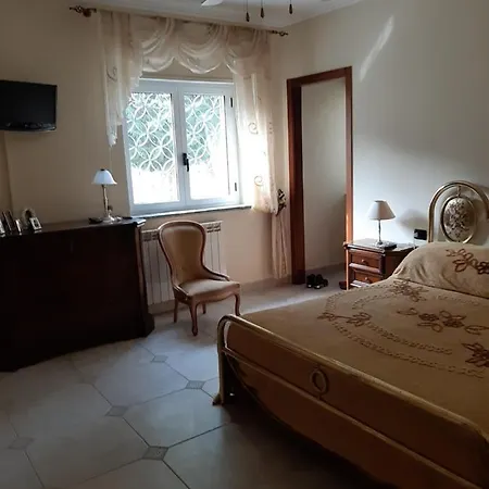 Villa Fronte Mare Con Ampio Giardino
