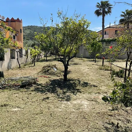Villa Fronte Mare Con Ampio Giardino *