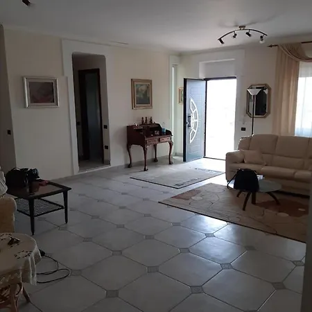 Villa Fronte Mare Con Ampio Giardino